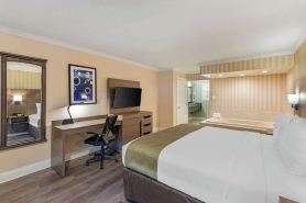 Quality Inn & Suites Anaheim Maingate