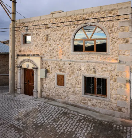 By Yüksel Cave Отели рядом с достопримечательностью «Yunak Spa at Yunak Evleri Cave Hotel»