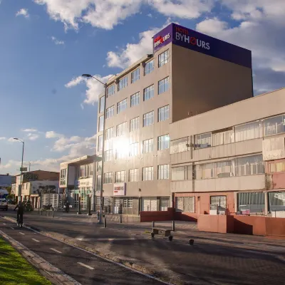 Hotel ByHours Las Américas Hotels near Puente Aranda