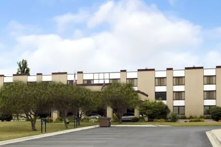 Clarion Hotel & Conference Center Lansing West