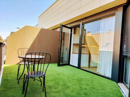 Far Home Bernabeu Отели рядом с достопримечательностью «KeepCoding»