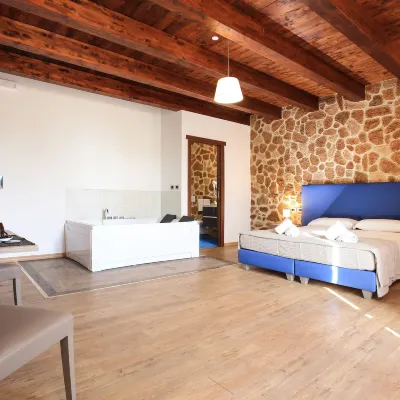 Double B Maison de Charme Hotel berhampiran Stesen Kereta Api Alghero