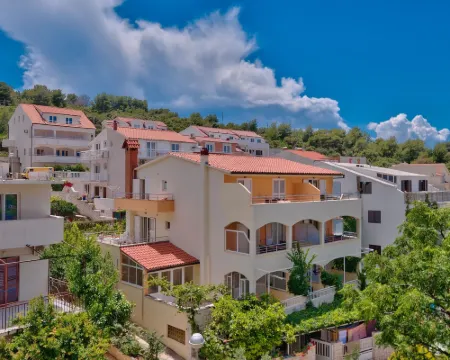 코마진 흐바르 호텔