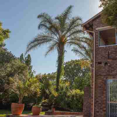 Serene Guest Manor Hotel Exterior