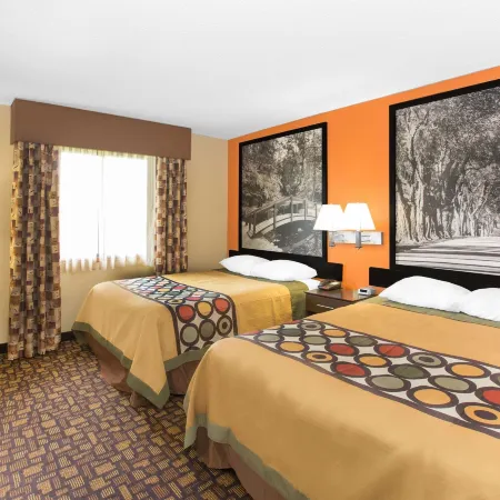 Super 8 by Wyndham Clive IA