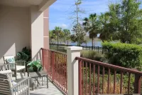 Lake View Paradise 3 Bedroom Condo by Redawning
