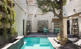 Antigua Trece Hotel Fusión