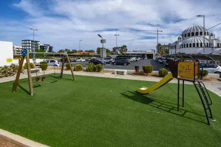 202 Mulberry Court- Elegant with Large Terrace