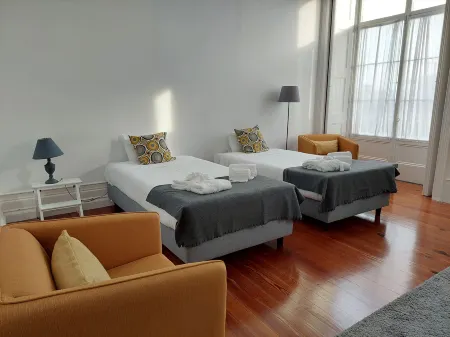 CC Guest House - "Ao Mercado" Отели рядом с достопримечательностью «Nucleo de Santa Bárbara do Museu Carlos Machado»