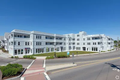 Harbourtown Suites Luxury Condo Hotels near Brewster Gardens