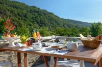 Logis Hôtels - Hostellerie des Lauriers - Hôtel et Restaurant
