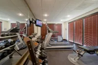 Russell Inn & Suites فنادق في Oktibbeha County