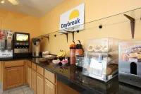 Days Inn by Wyndham Queensbury/Lake George - breakfast