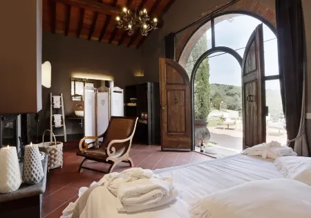 Borgo Casa al Vento Отели рядом с достопримечательностью «San Giusto in Salcio»