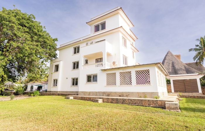 Queens Chateau Boutique Villa