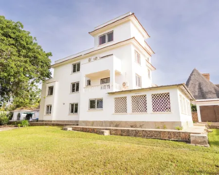 Queens Chateau Boutique Villa Hotels in Galu