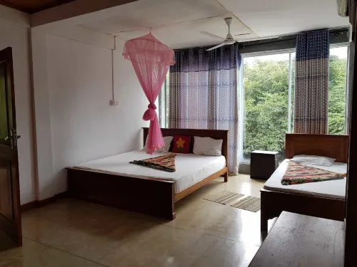 Border Hotels in Palugaswewa