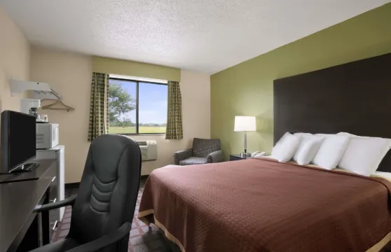 薩吉諾温德姆速8酒店