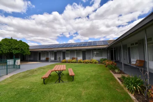 Townhouse Motel Cowra - parking