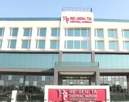 Regenta Central Harsha Vapi Отели в г. Вапи
