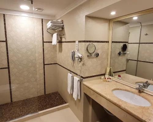 Grand Mir Hotel Zimmer Photos