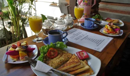 Hue River Side Villa Отели рядом с достопримечательностью «Nguyen Dinh Chieu Walking Street»