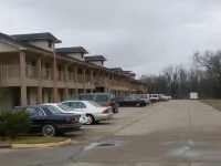 Super 8 by Wyndham Bossier City/Shreveport Area - parking
