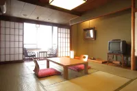 Eihokaku Hotels near 氷見市立博物館研究室