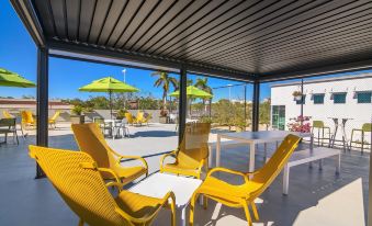 Naples Park Central Hotel