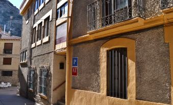 Tres Puentes Anguiano Apartamentos y Hostal