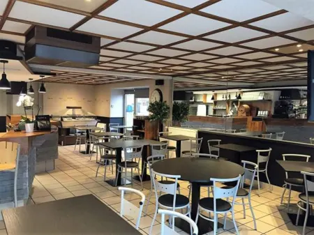 Hôtel le Cerizay Отели в г. Монкутан-Сюр-Севр