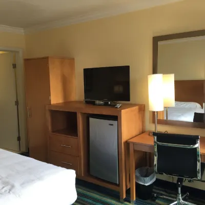 Surf Motel Hotels near Full House House