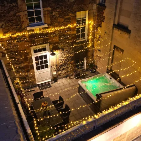 Dream Stays Bath - Trim Street Townhouse with Hot Tub