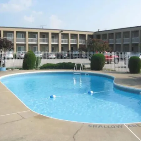 Super 8 by Wyndham Windsor/Dougall