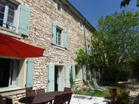 Le Mas des Sages BnB chambres d'hôtes & gites avec piscine Hôtels à : Saint-Quentin-la-Poterie
