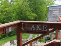 Waterfront view only 2 bedroom hotel style unit in amazing Algoma WiFi, AC Hotels in Algoma