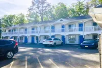 Studio Inn and Suites - Motels