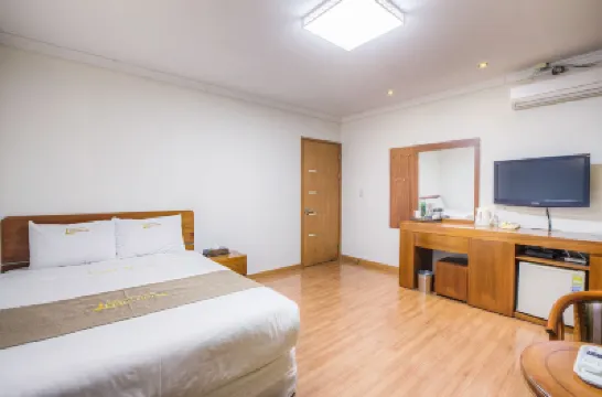 Lighthouse Hotel Hotels near Koje College