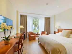 Golf Hotel René Capt