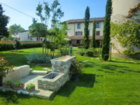 拉羅斯塔農家樂 切維尼亞諾－德爾弗留利酒店