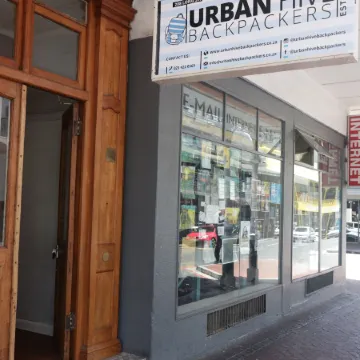 Urban Hive Backpackers Отели рядом с достопримечательностью «Гарденс»
