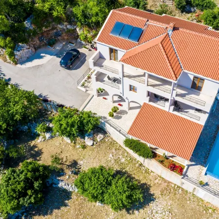 Apartments Villa Made 4U