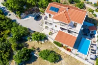 Apartments Villa Made 4U