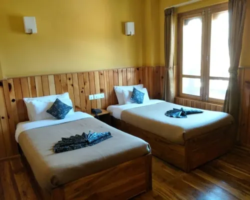 Hotel Khamsum โรงแรมในพาโร