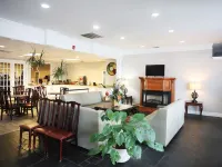 Greenville Inn and Suites Hotels near Catlin Park