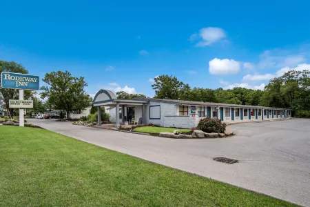 Rodeway Inn Отели рядом с достопримечательностью «Carlisle Sports Emporium»