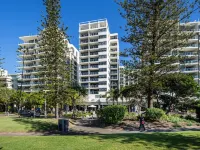 Pacific Beach Resort Hotels near SEA LIFE Sunshine Coast Aquarium