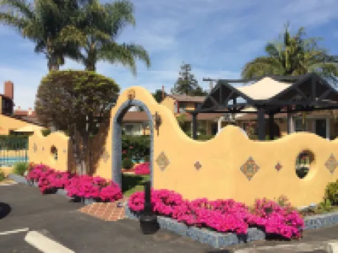 Oasis Inn and Suites