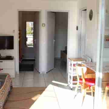 Appartement Climatisé Face à la Plage Avec Piscine Surveillée Rooms