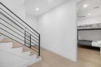 Luxurious 3 Bed3 Bath Near Downtown Houston